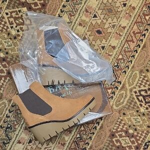 Ankle Boots in Tan and Brown